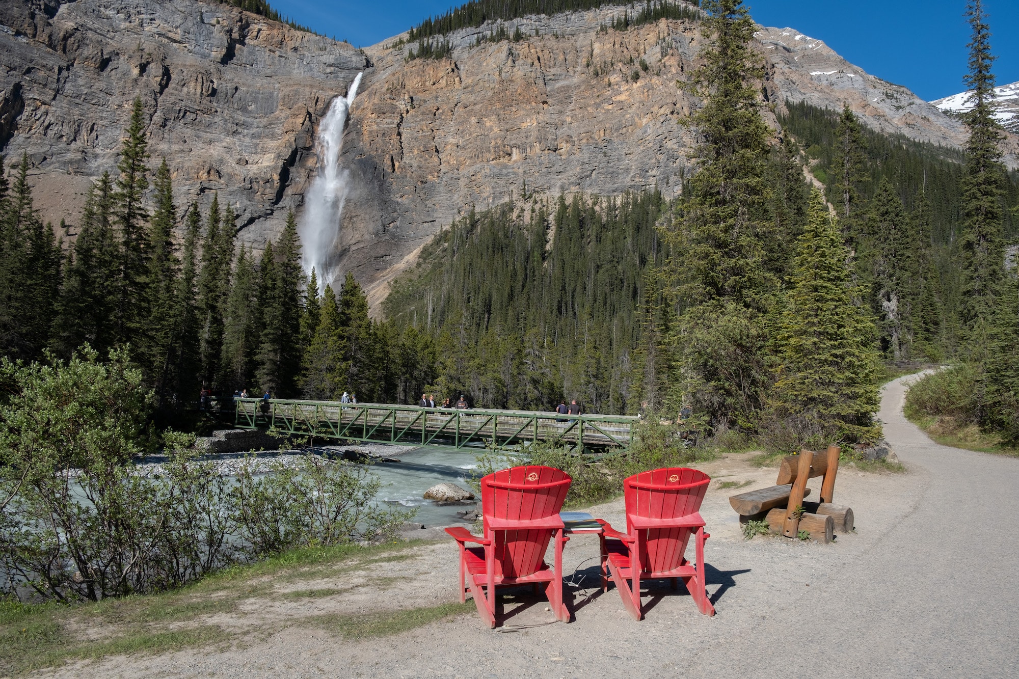 Experience Takakkaw Falls: Yoho's Stunning & Accessible Water Wonder